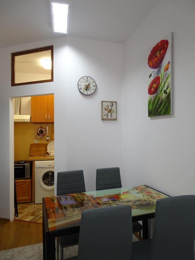 Charming Apartment In The Heart Of The Town 大特尔诺沃 外观 照片