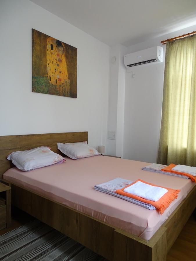 Charming Apartment In The Heart Of The Town 大特尔诺沃 外观 照片